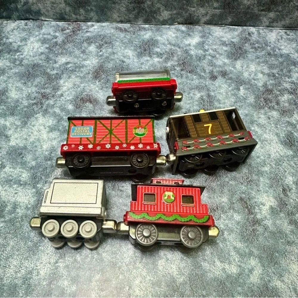 Thomas & Friends Festive Train Set with Red and Green